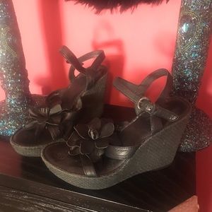 BORN black leather wedges flower accent 7